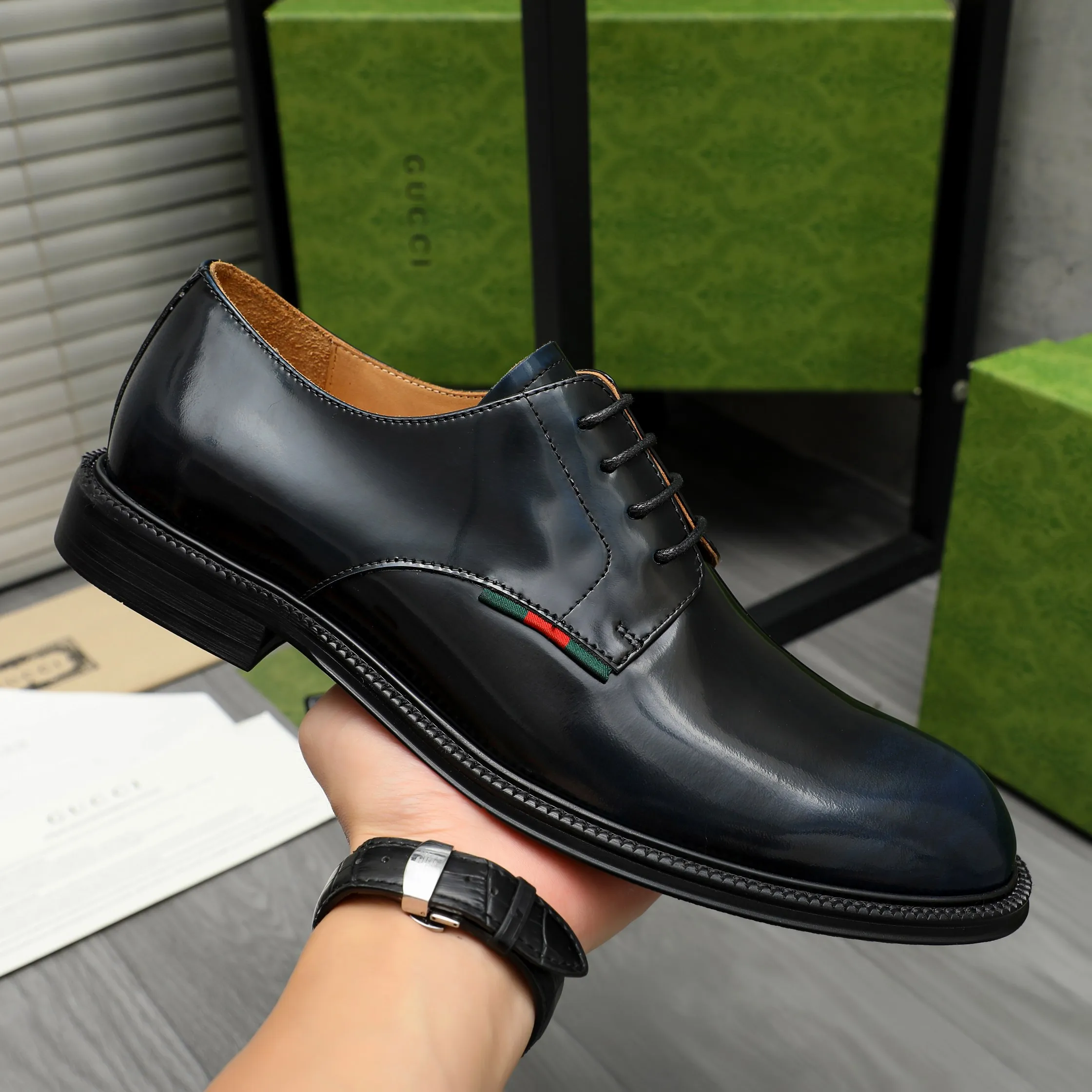 Men's shoes 💰500 Product trademark: GUCCI "Gucci" business lace-up leather shoes Regular size: 38-44 (45.46 custom-made, non-returnable) Product materials: Selected color-brushed cowhide upper, cowhide lining, original rubber outsole
